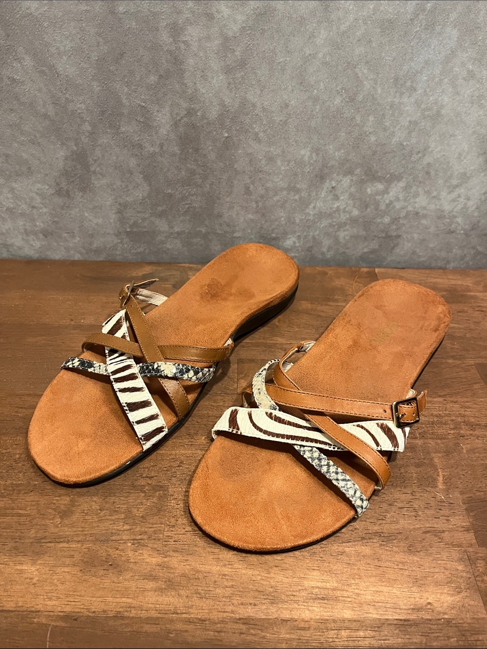 Vionic Zebra/Snakeskin Print Strappy Slide Sandals size 9